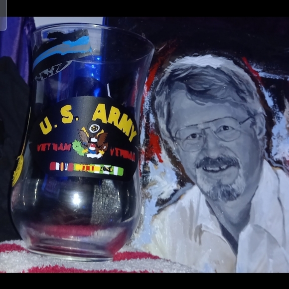 Vinyl Vase Military Memorial Piece - Picture 2 of 4